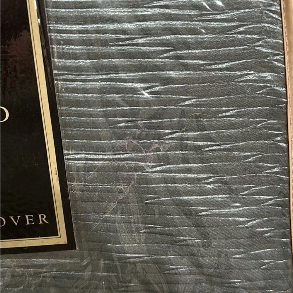 Suite 109 King pebbled satin duvet cover, two matching standard pillowcases NWT